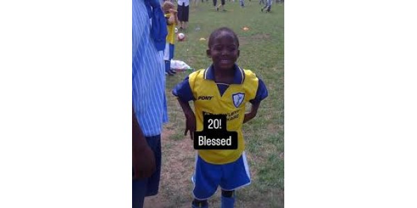 La photo de Kobbie Mainoo portant le maillot de Tottenham a suscité la controverse.